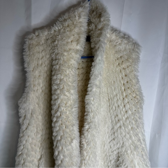 Love token faux fur vest cream womens small - Picture 3 of 6